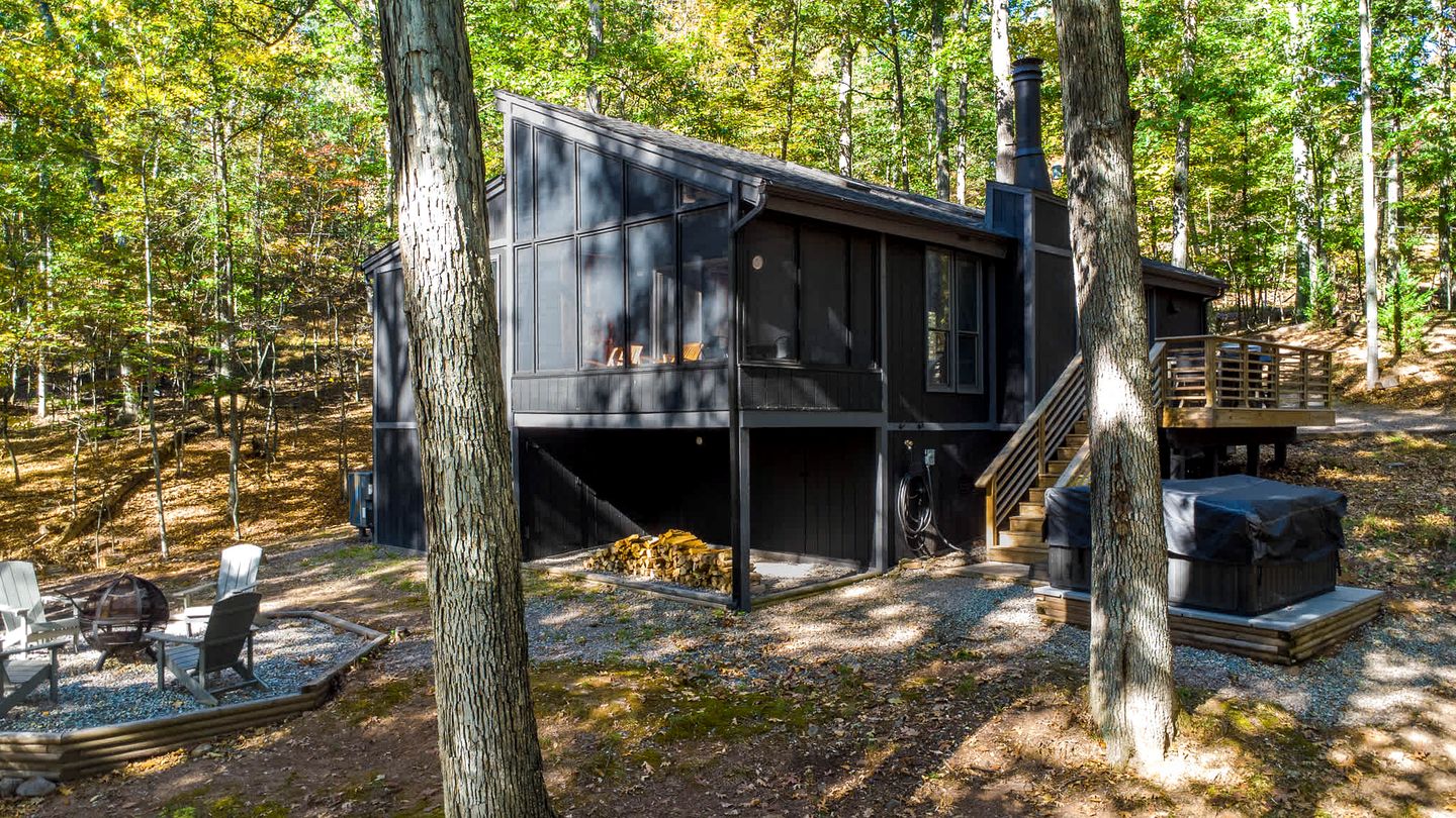 Modern Forest Cabin with Hot Tub, Screened Porch & Resort Access Near Hedgesville, WV