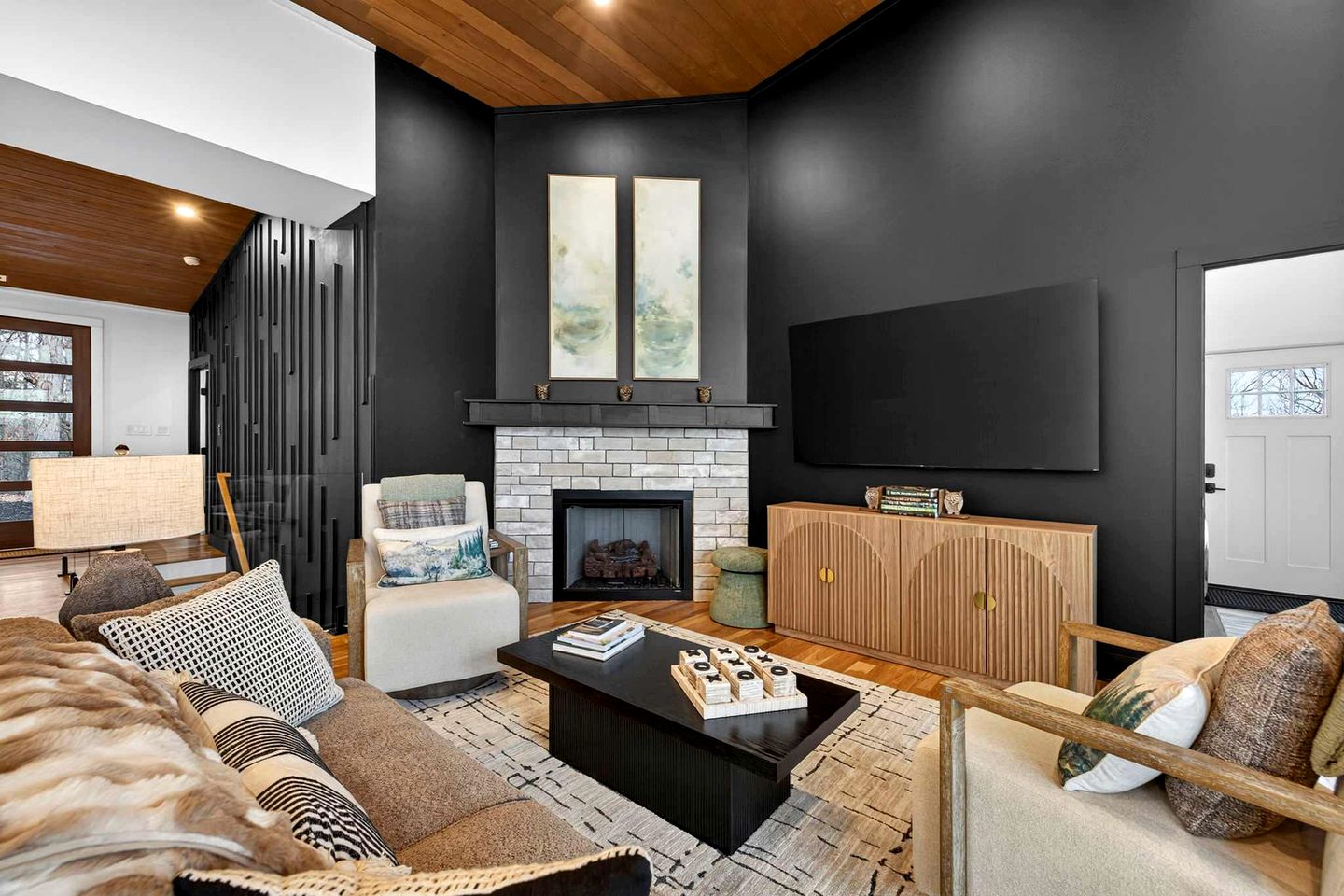 Luxurious Modern Mountain Retreat with Hot Tub & Stargazing Dome Near Berkeley Springs, Hedgesville WV