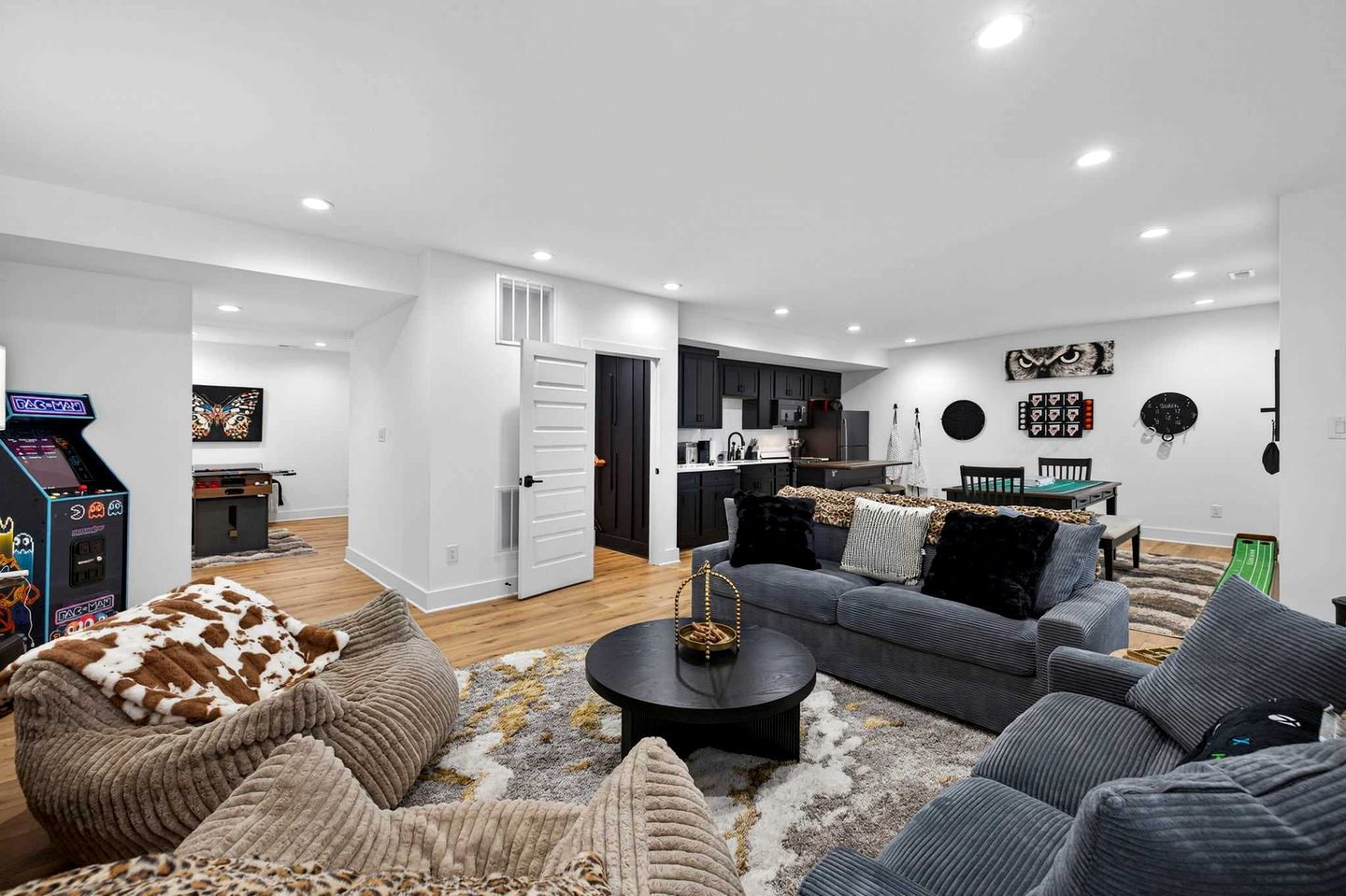 Luxurious Modern Mountain Retreat with Hot Tub & Stargazing Dome Near Berkeley Springs, Hedgesville WV