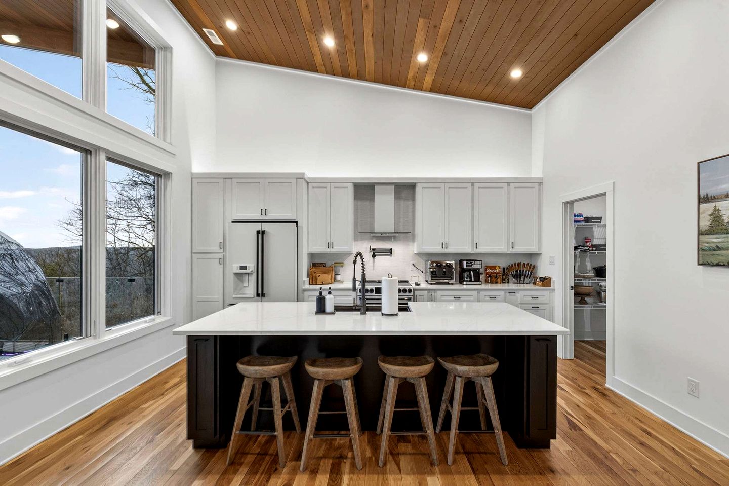 Luxurious Modern Mountain Retreat with Hot Tub & Stargazing Dome Near Berkeley Springs, Hedgesville WV