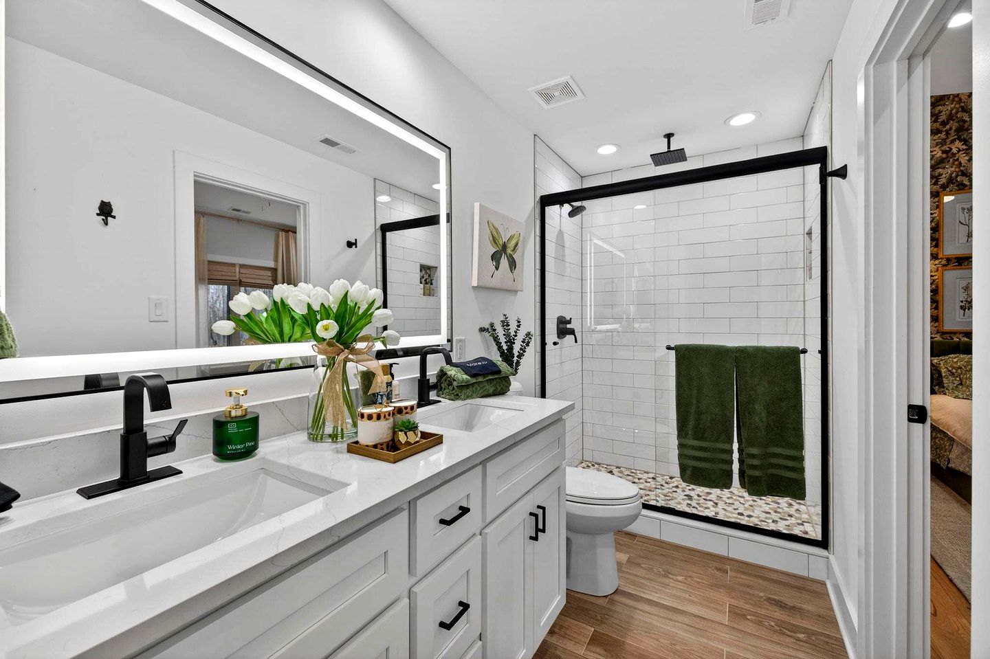 Luxurious Modern Mountain Retreat with Hot Tub & Stargazing Dome Near Berkeley Springs, Hedgesville WV