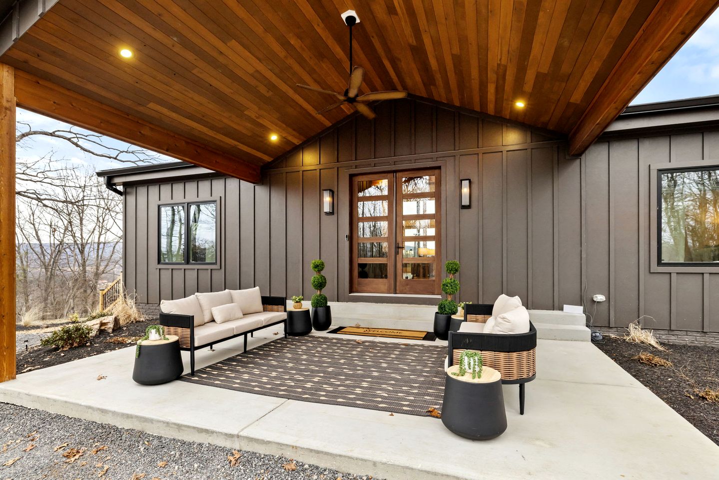 Luxurious Modern Mountain Retreat with Hot Tub & Stargazing Dome Near Berkeley Springs, Hedgesville WV