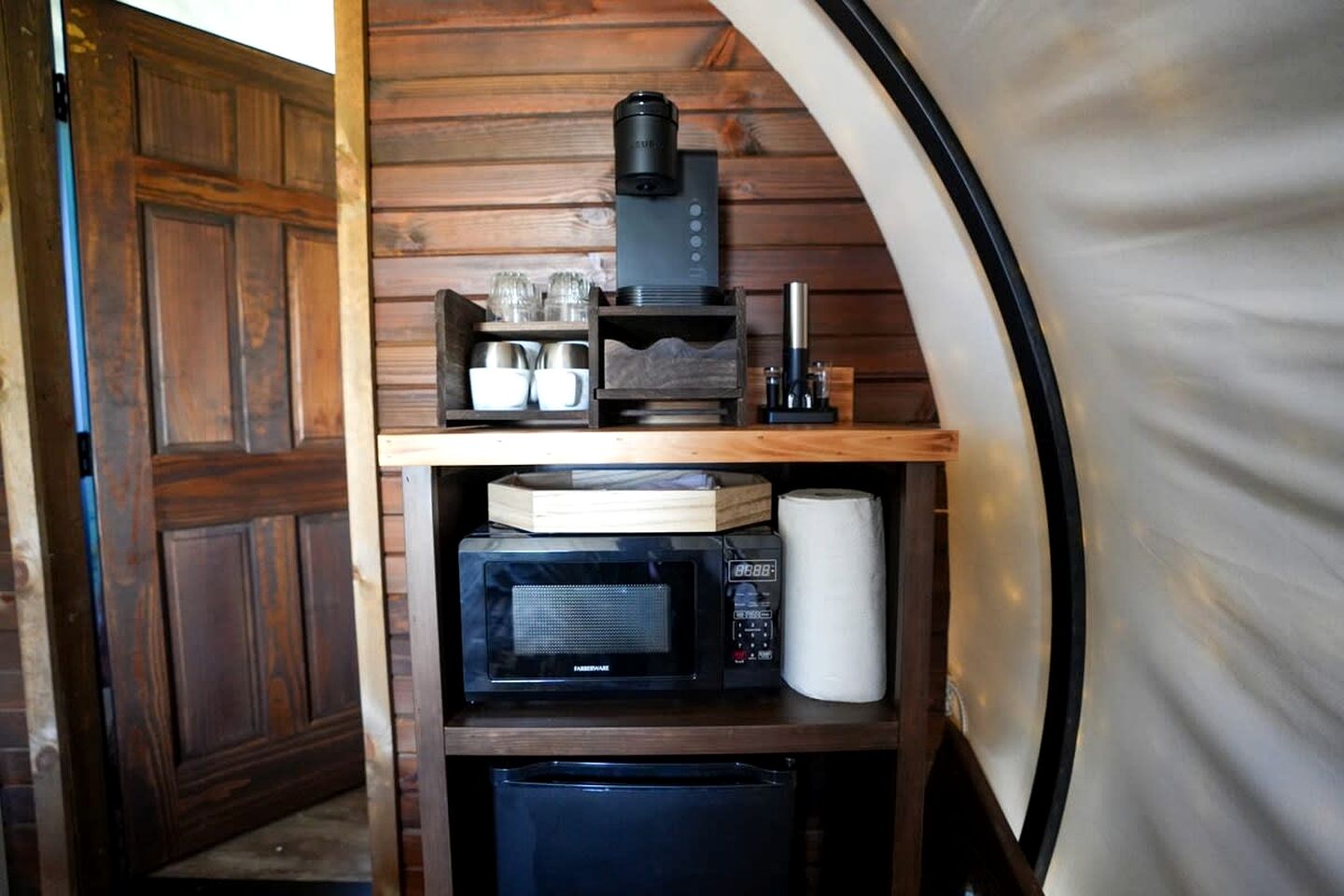 Fantastic Riverfront Caravan Barbecue Provided in Chilton, Texas