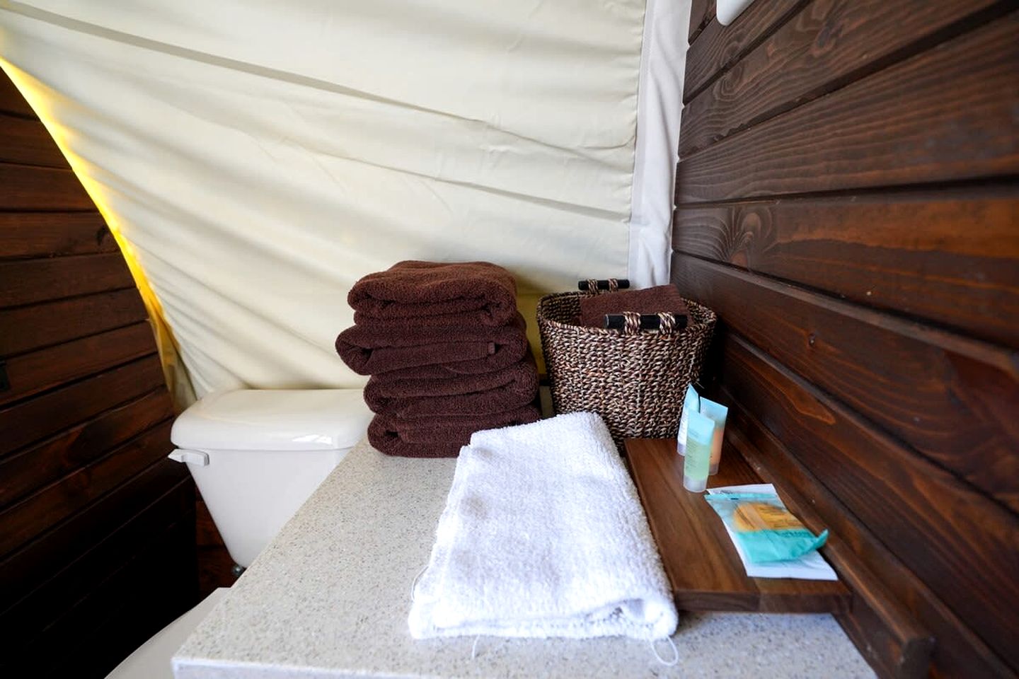 Fantastic Riverfront Caravan Barbecue Provided in Chilton, Texas