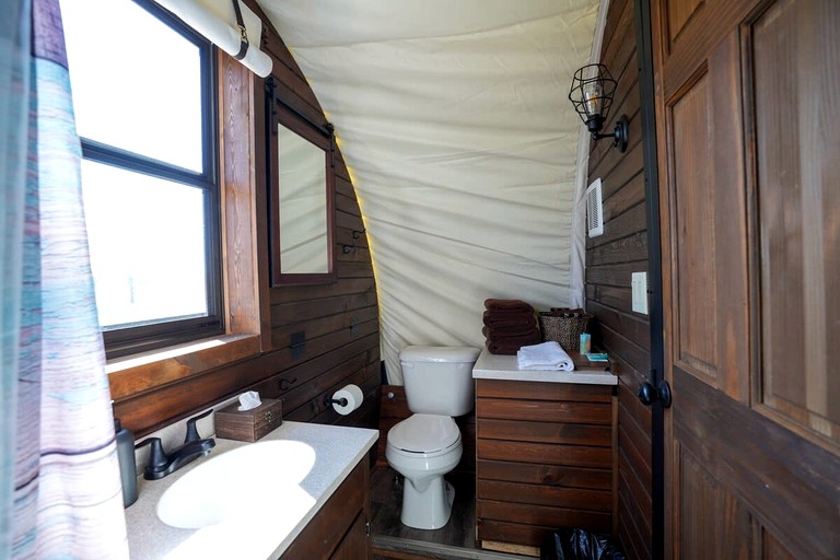 Caravans (United States of America, Chilton, Texas)