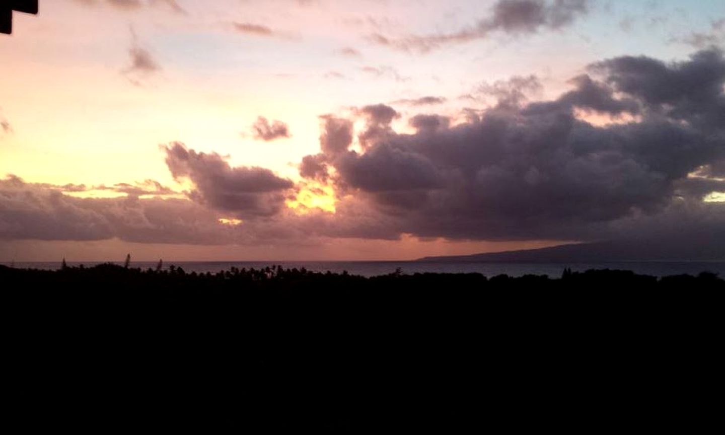 Elegant Cottage with Unbelievable Ocean Views in Molokai, Hawaii