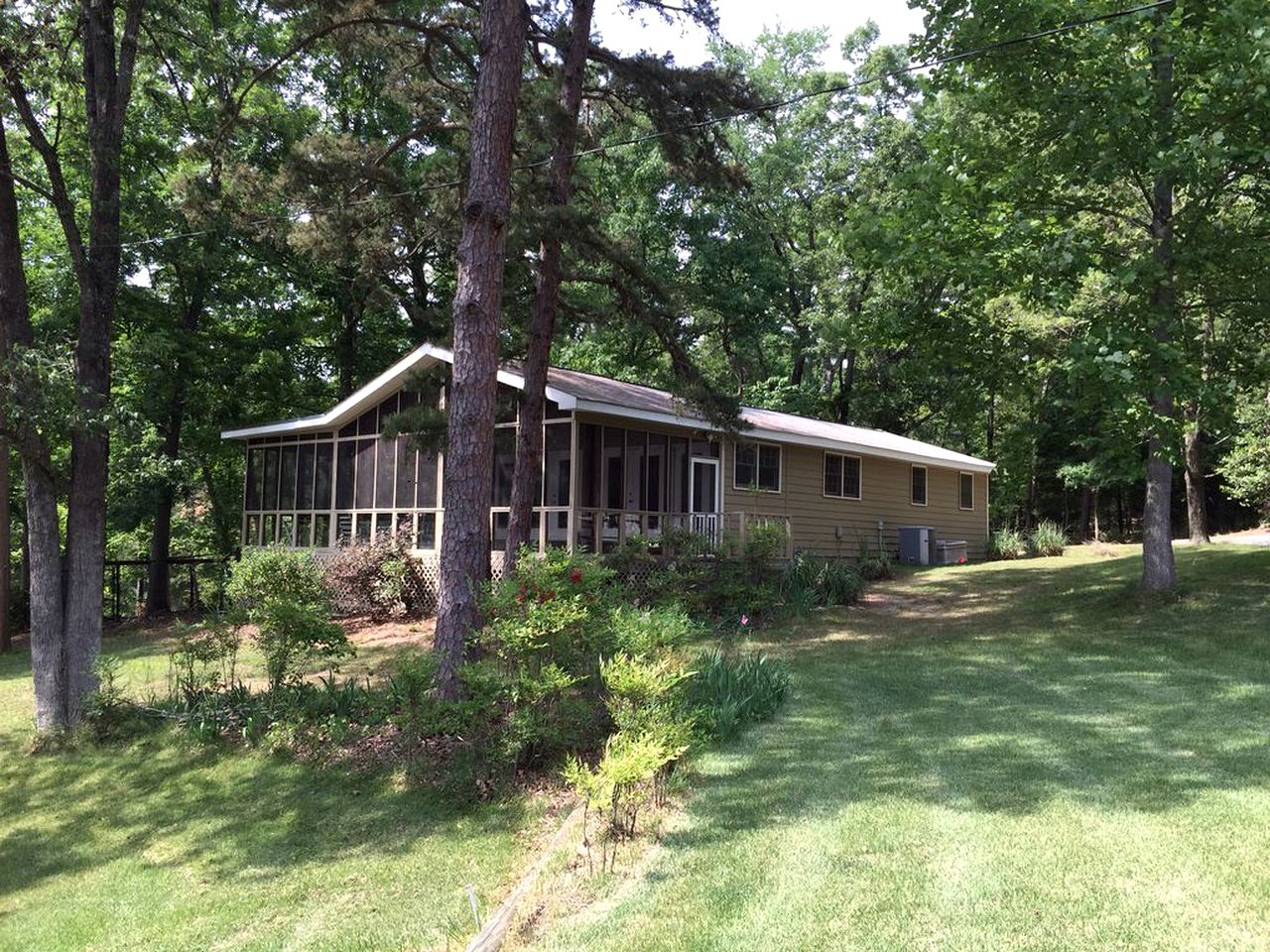 Mom's Cabin, Cabins, Charlotte, United States of America Glamping Hub