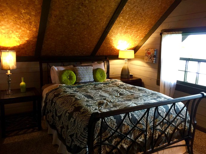 Lisa Mays Rentals Mom's Place, Cottages, Cashiers, United States of America Glamping Hub