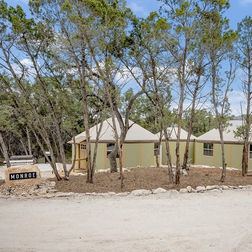 Cabins (United States of America, Canyon Lake, Texas)