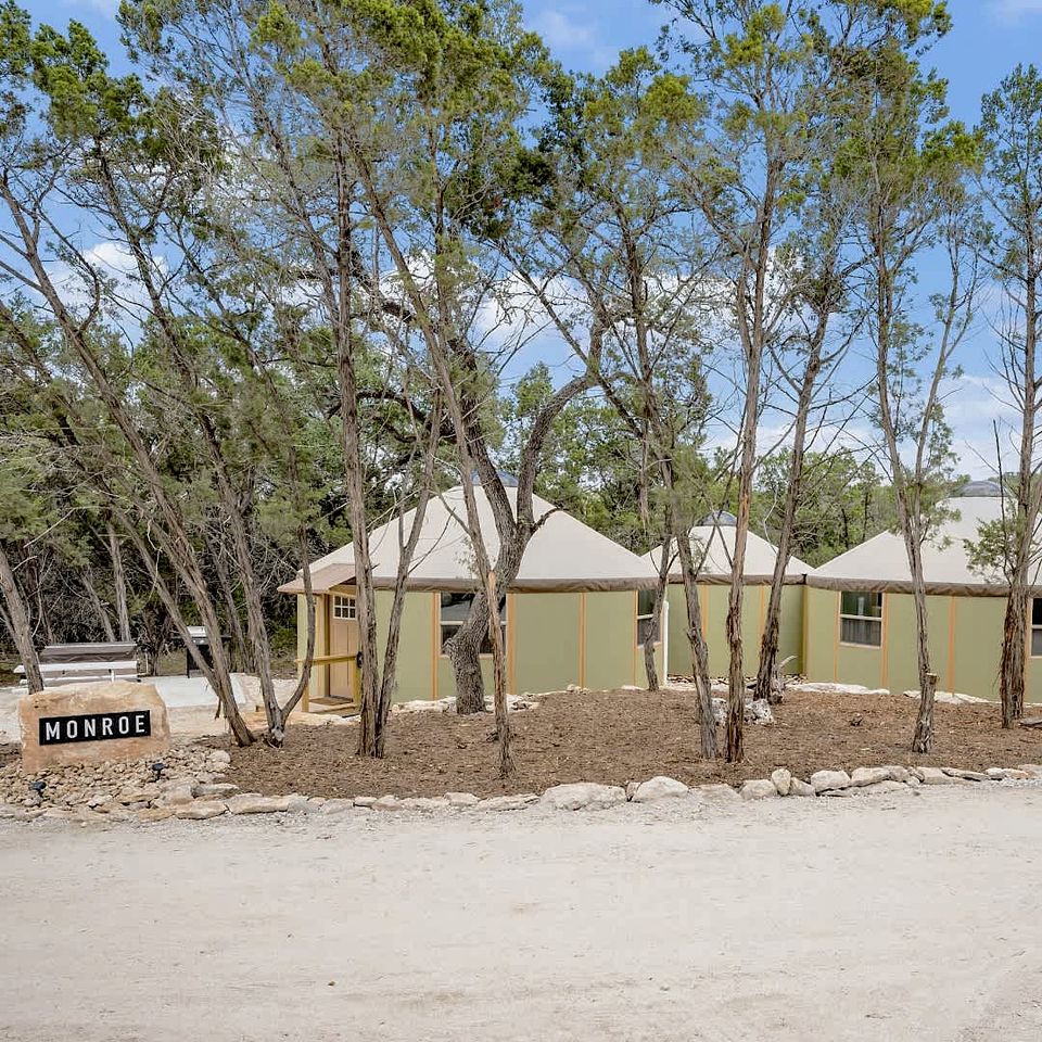 Peaceful Luxury Yurt-Cabin with Private Hot Tub Near Canyon Lake, Texas