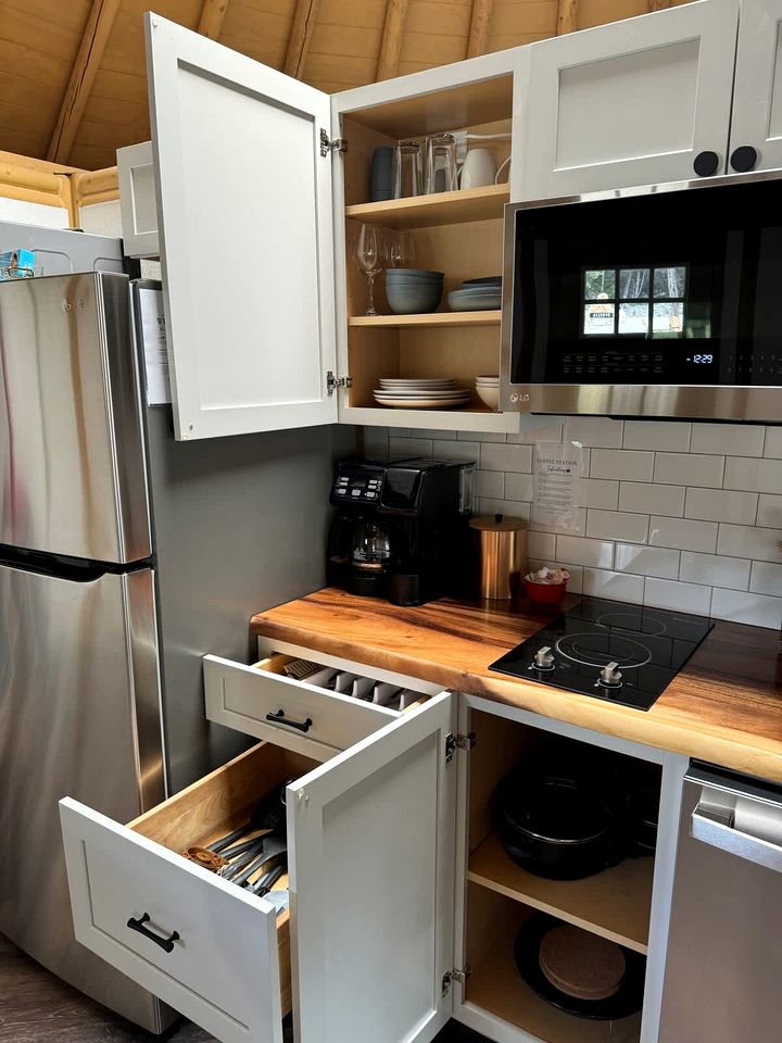 Peaceful Luxury Yurt-Cabin with Private Hot Tub Near Canyon Lake, Texas