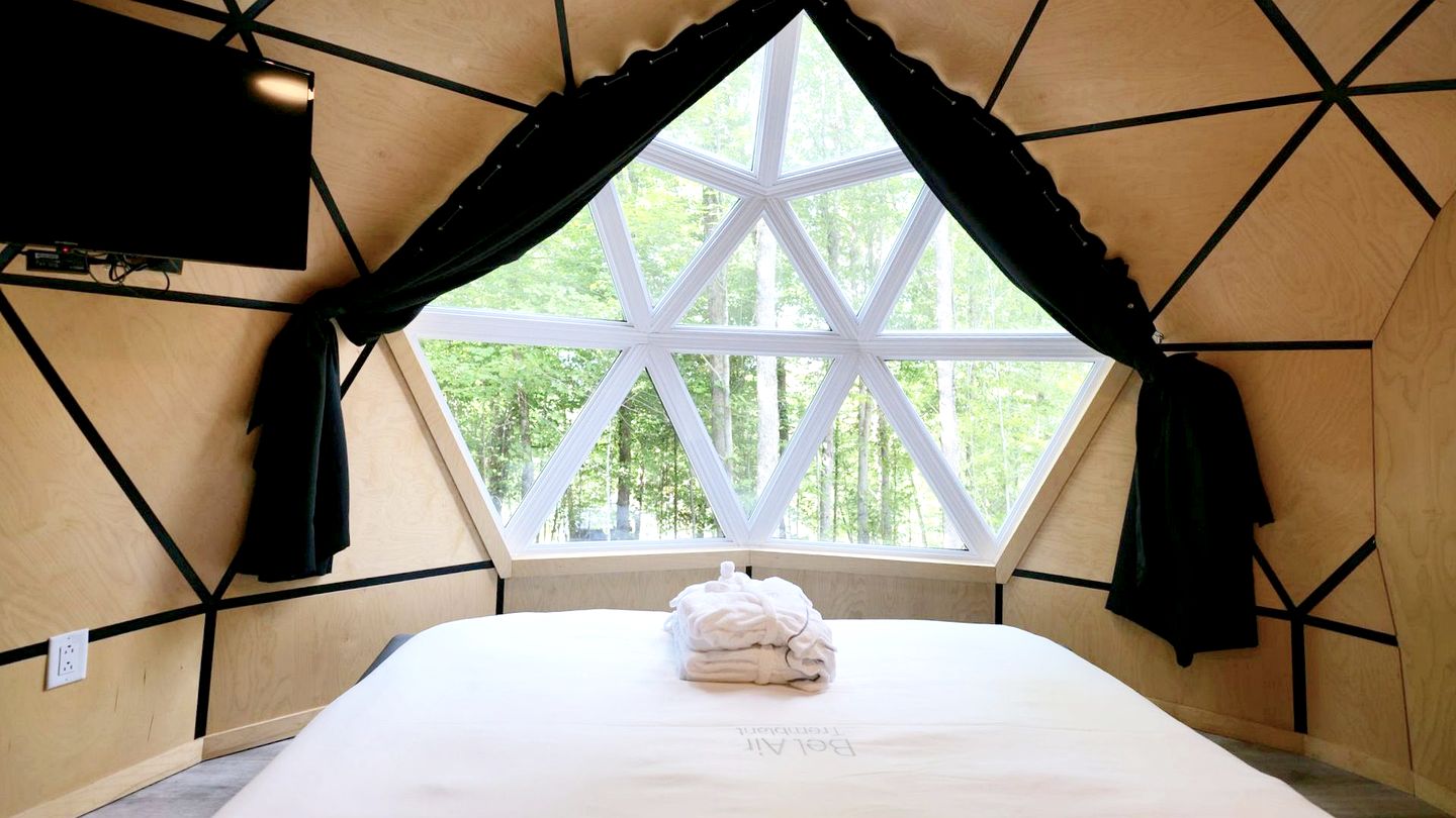Mont Tremblant Glamping Domes with Lake Access and Sauna