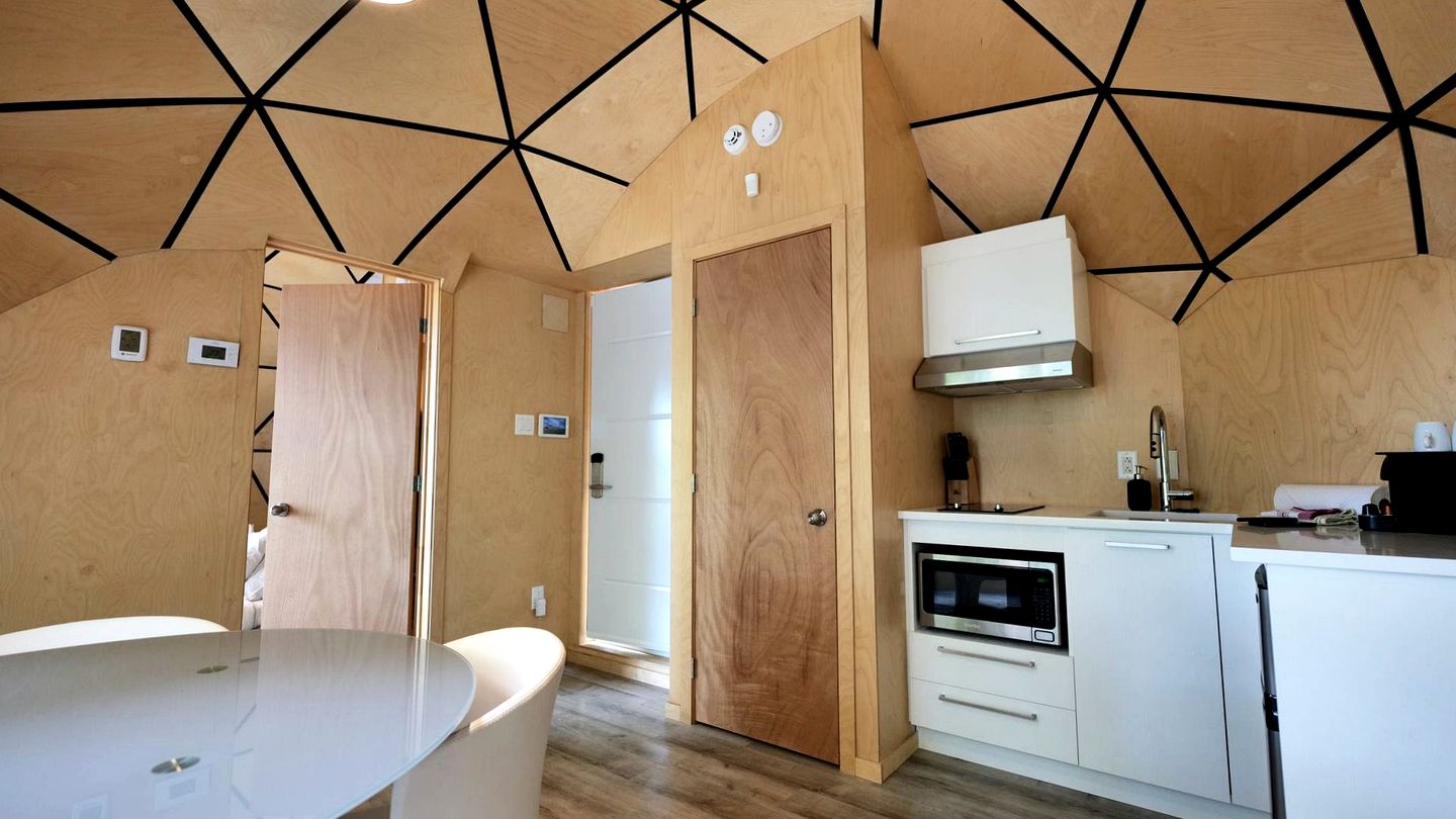 Mont Tremblant Glamping Domes with Lake Access and Sauna