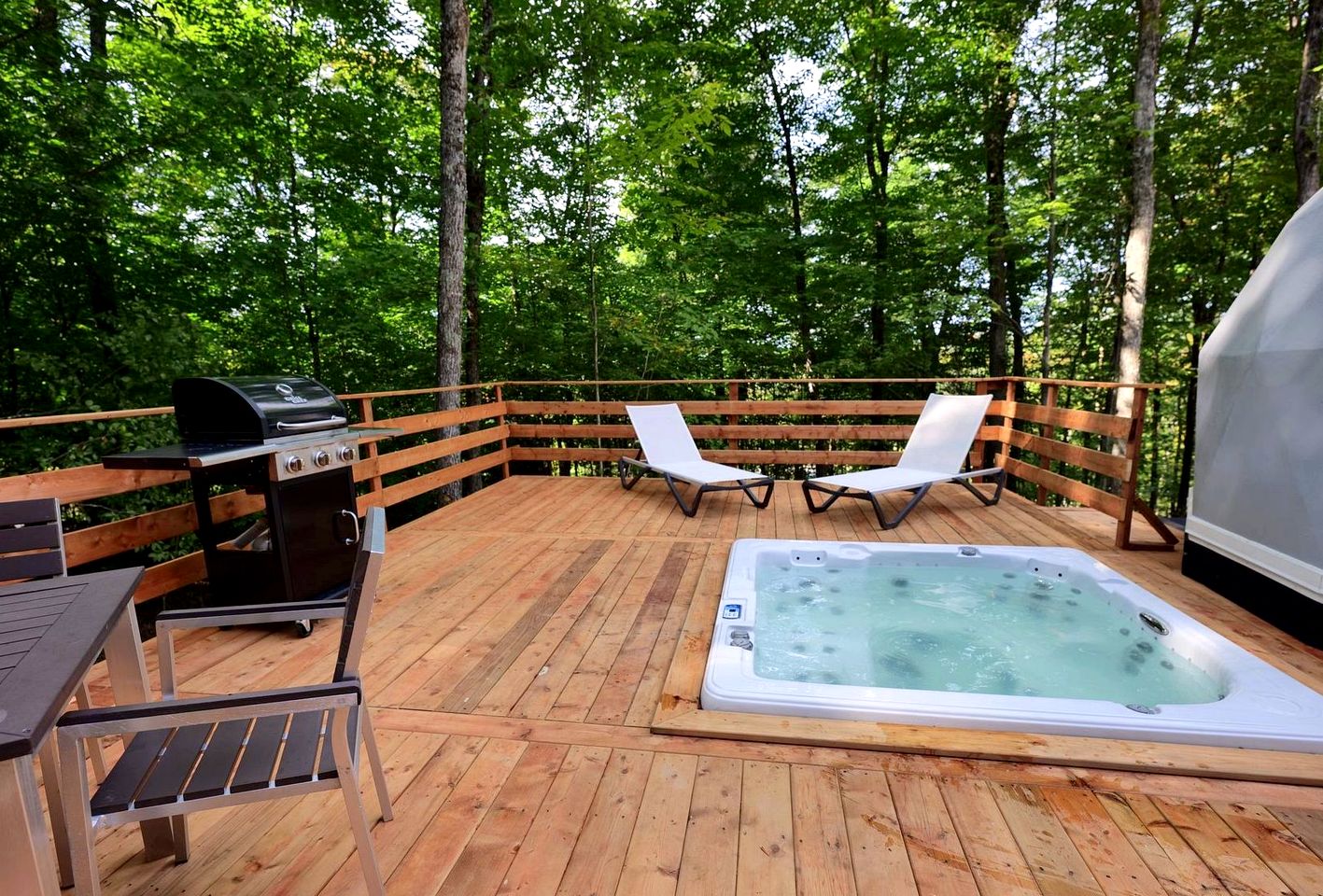 Mont Tremblant Glamping Domes with Lake Access and Sauna