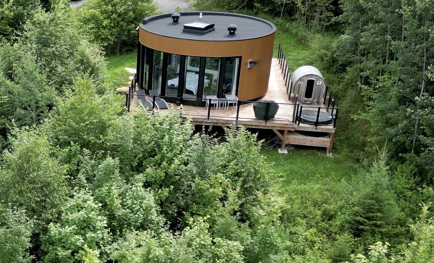 Pods (Canada, Mont Tremblant, Quebec)