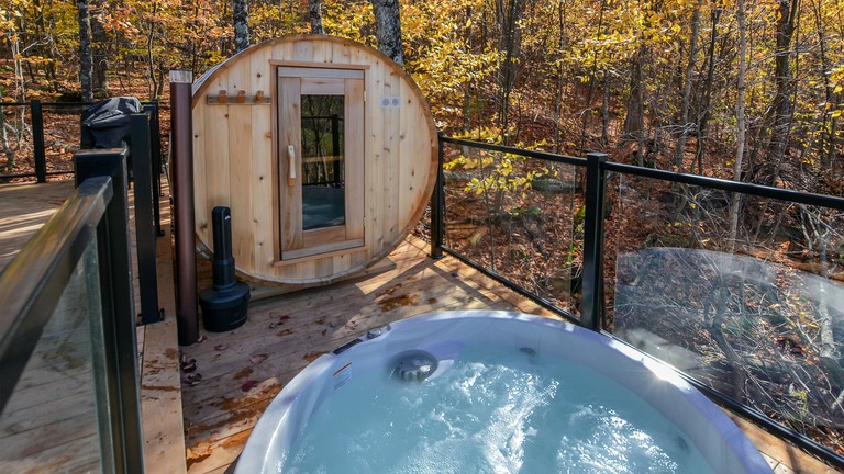 Pods (Canada, Mont Tremblant, Quebec)