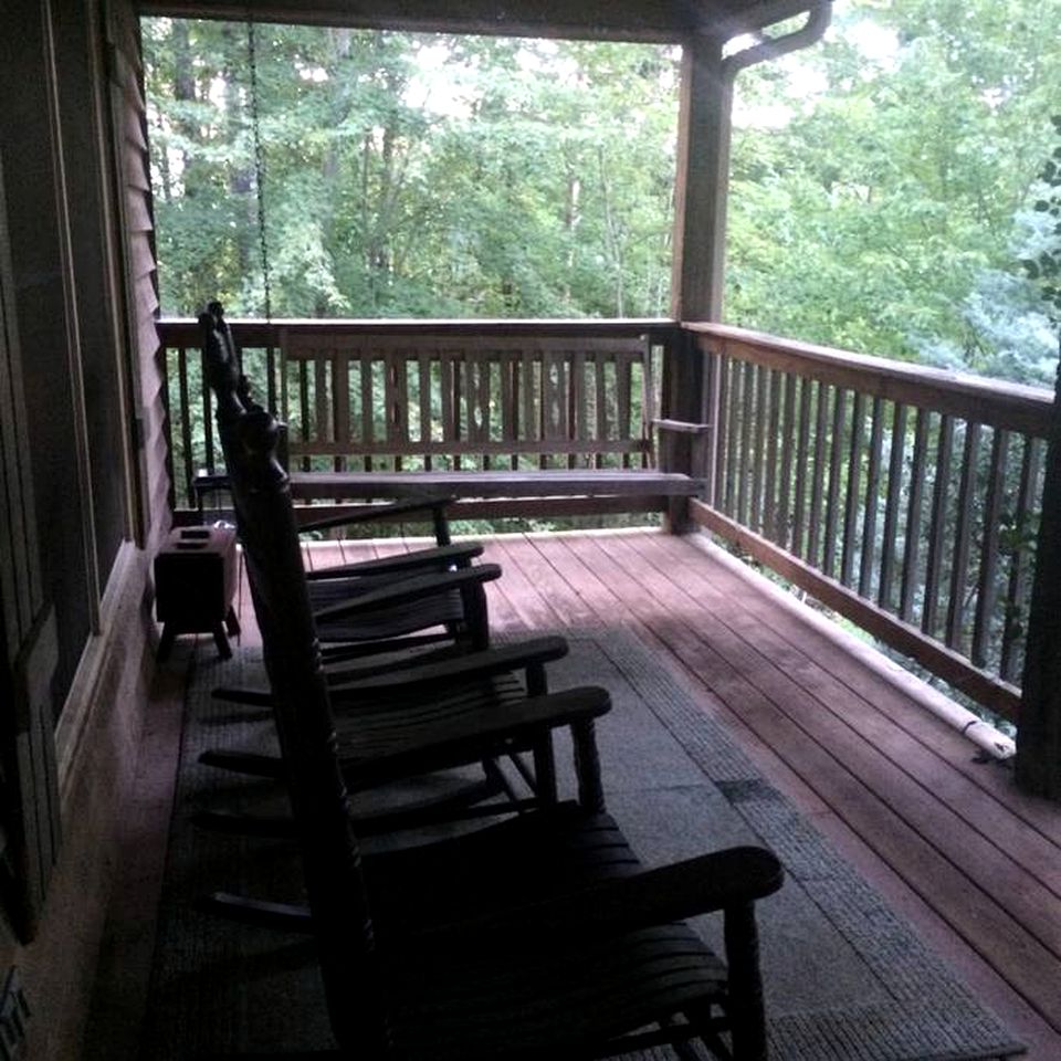 Charming Woodland Cabin Perfect for a Hiking Trip in Dahlonega, Georgia
