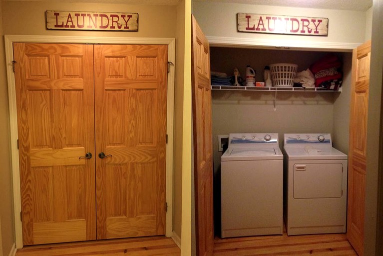 Cabins (Dahlonega, Georgia, United States)