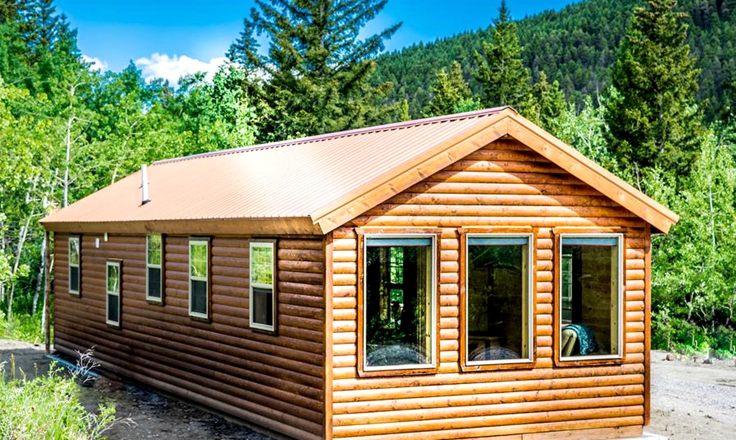 Luxurious Private Log Cabin on Big Timber Creek in the Crazy Mountains, Montana