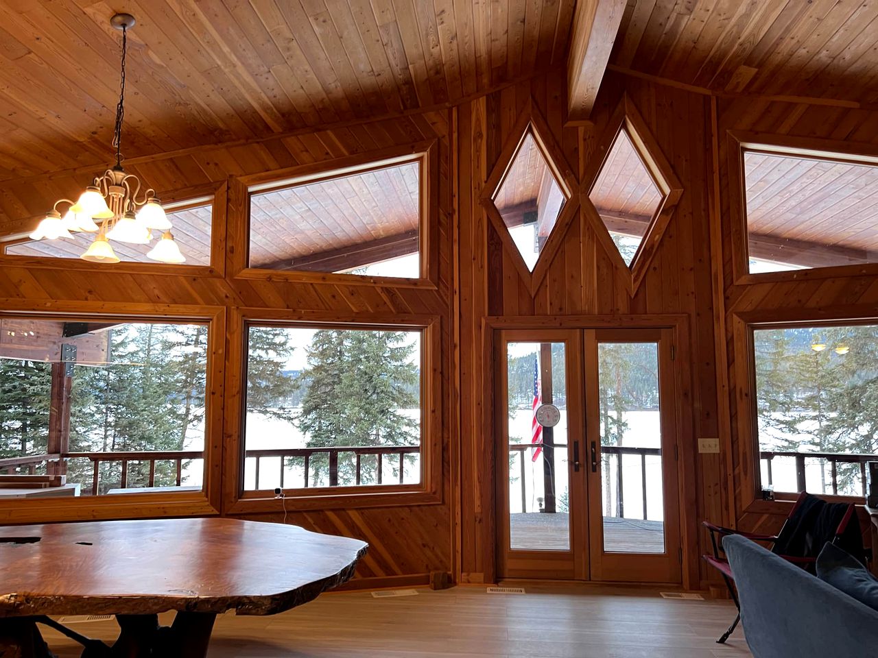 Wilderness Retreat in Montana: Luxurious Mountain Glamping Experience on Lake McGregor