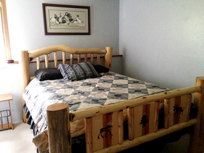 Cabins (White Sulphur Springs, Montana, United States)