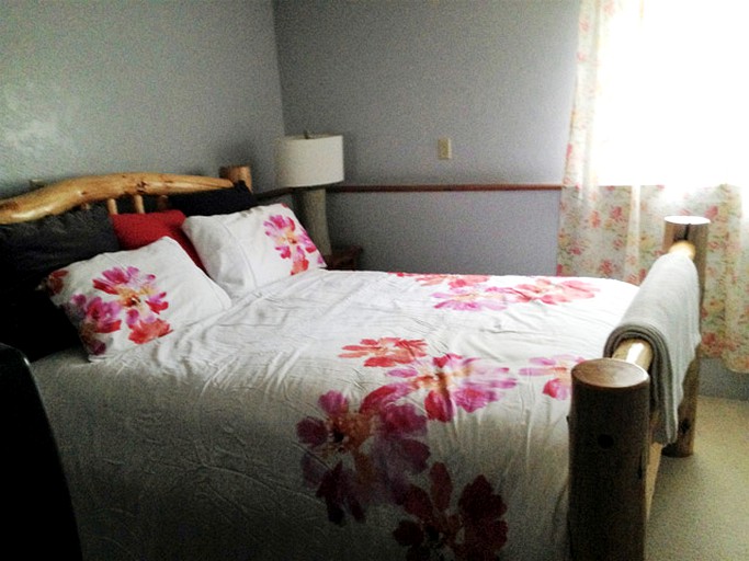 Cabins (White Sulphur Springs, Montana, United States)