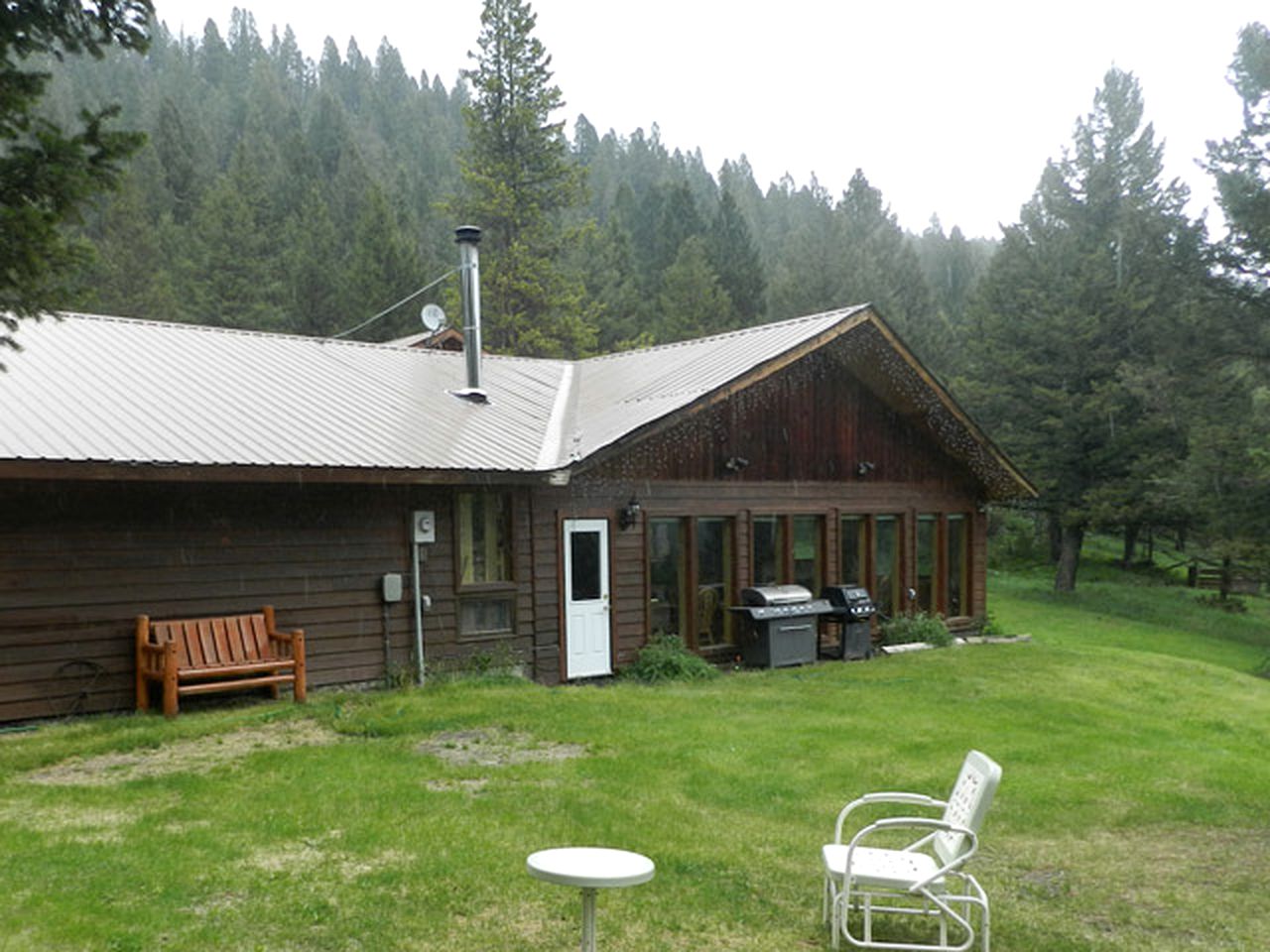Secluded Lodge Rental for Large Groups in Lewis and Clark National Forest, Montana