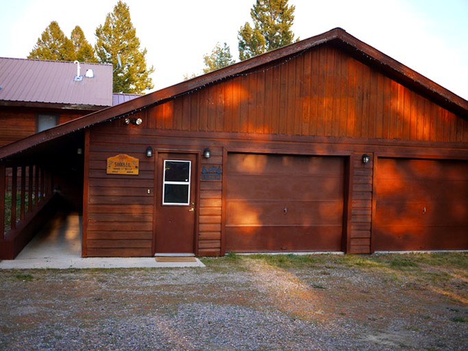 Cabins (White Sulphur Springs, Montana, United States)