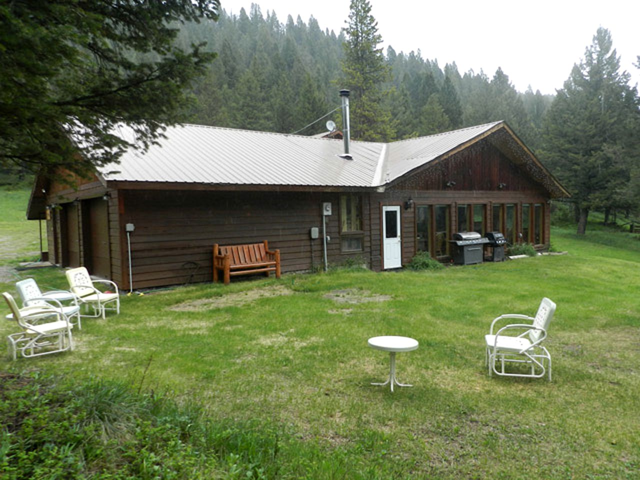 Secluded Lodge Rental for Large Groups in Lewis and Clark National Forest, Montana