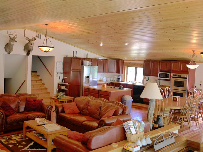 Cabins (White Sulphur Springs, Montana, United States)