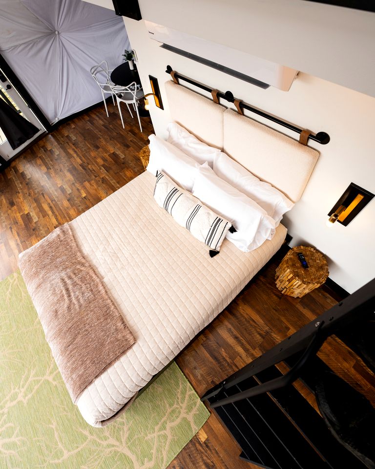 Luxurious Dome with Lake Views in Cedar Bluff, Alabama