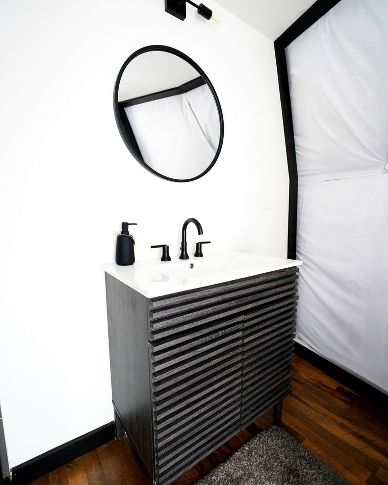 Luxurious Dome with Lake Views in Cedar Bluff, Alabama