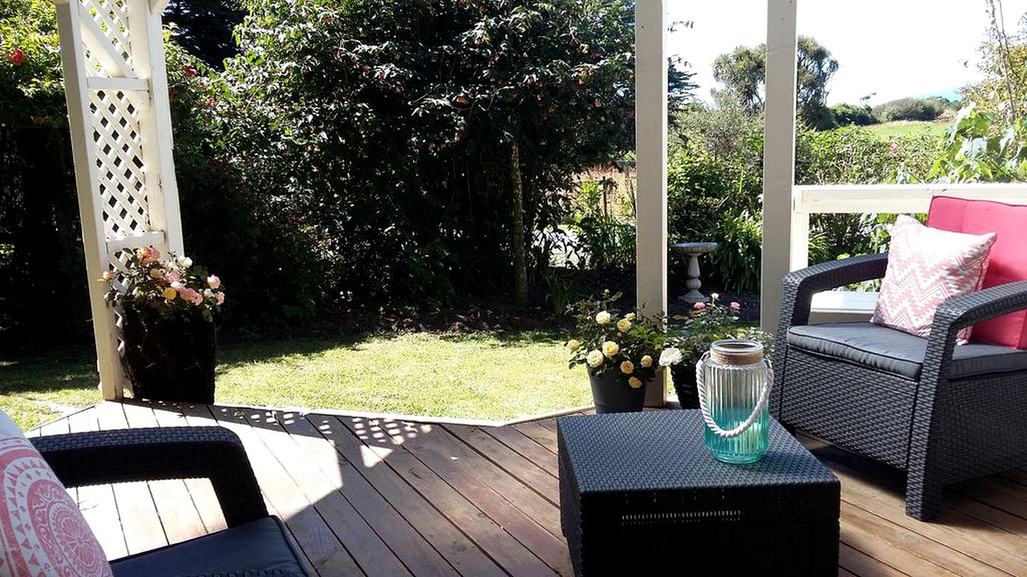 Beautiful and Spacious Holiday Rental with a Deck in Hokitika, New Zealand
