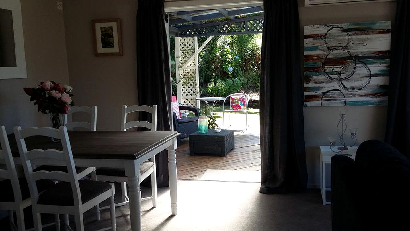 Beautiful and Spacious Holiday Rental with a Deck in Hokitika, New Zealand