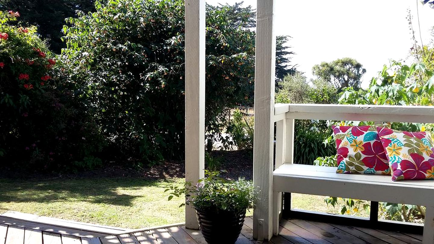 Beautiful and Spacious Holiday Rental with a Deck in Hokitika, New Zealand
