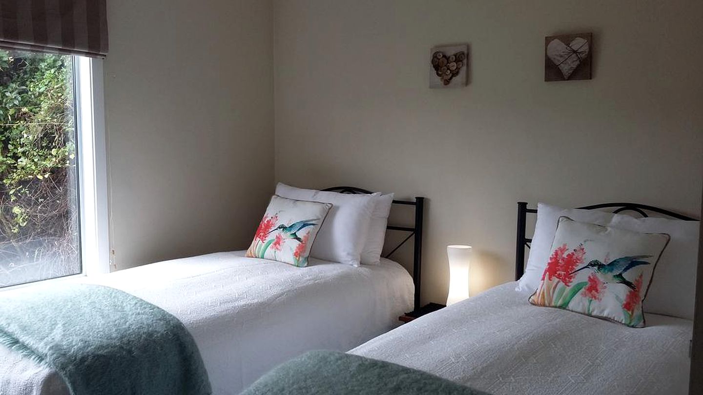 Beautiful and Spacious Holiday Rental with a Deck in Hokitika, New Zealand