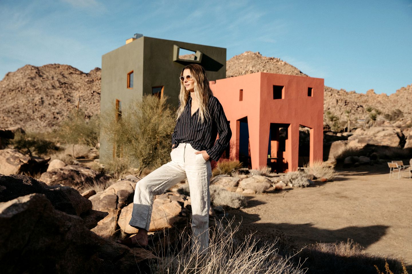 Amazing Colorful Designer Rental with Barbecue and Hot-tub in Joshua Tree, California