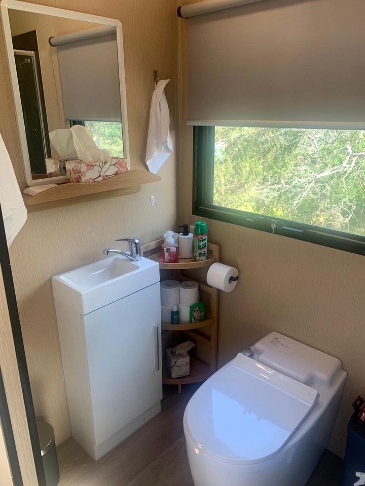 Cozy Tiny House with Beach Access and Scenic Views near Opossum Bay, Tasmania
