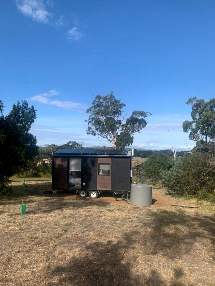Cozy Tiny House with Beach Access and Scenic Views near Opossum Bay, Tasmania