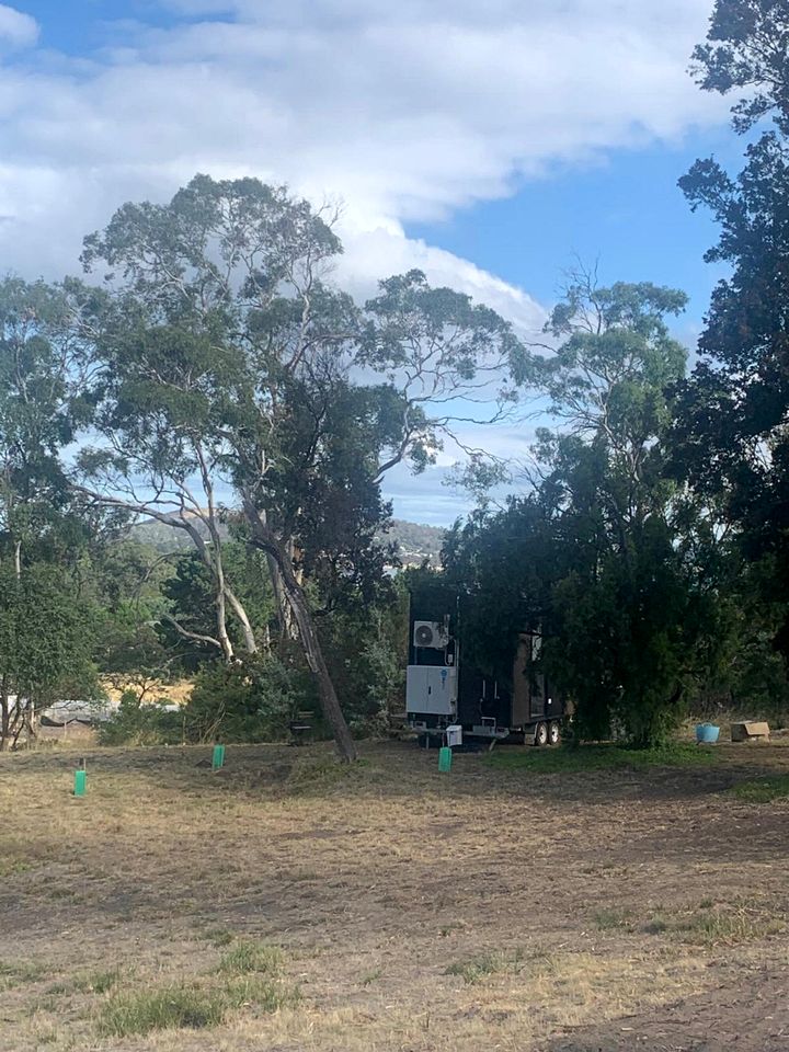 Cozy Tiny House with Beach Access and Scenic Views near Opossum Bay, Tasmania
