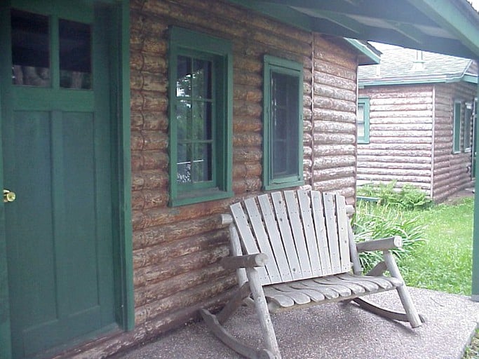 Cabins (Bellevue, Iowa, United States)