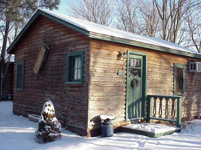 Cabins (Bellevue, Iowa, United States)