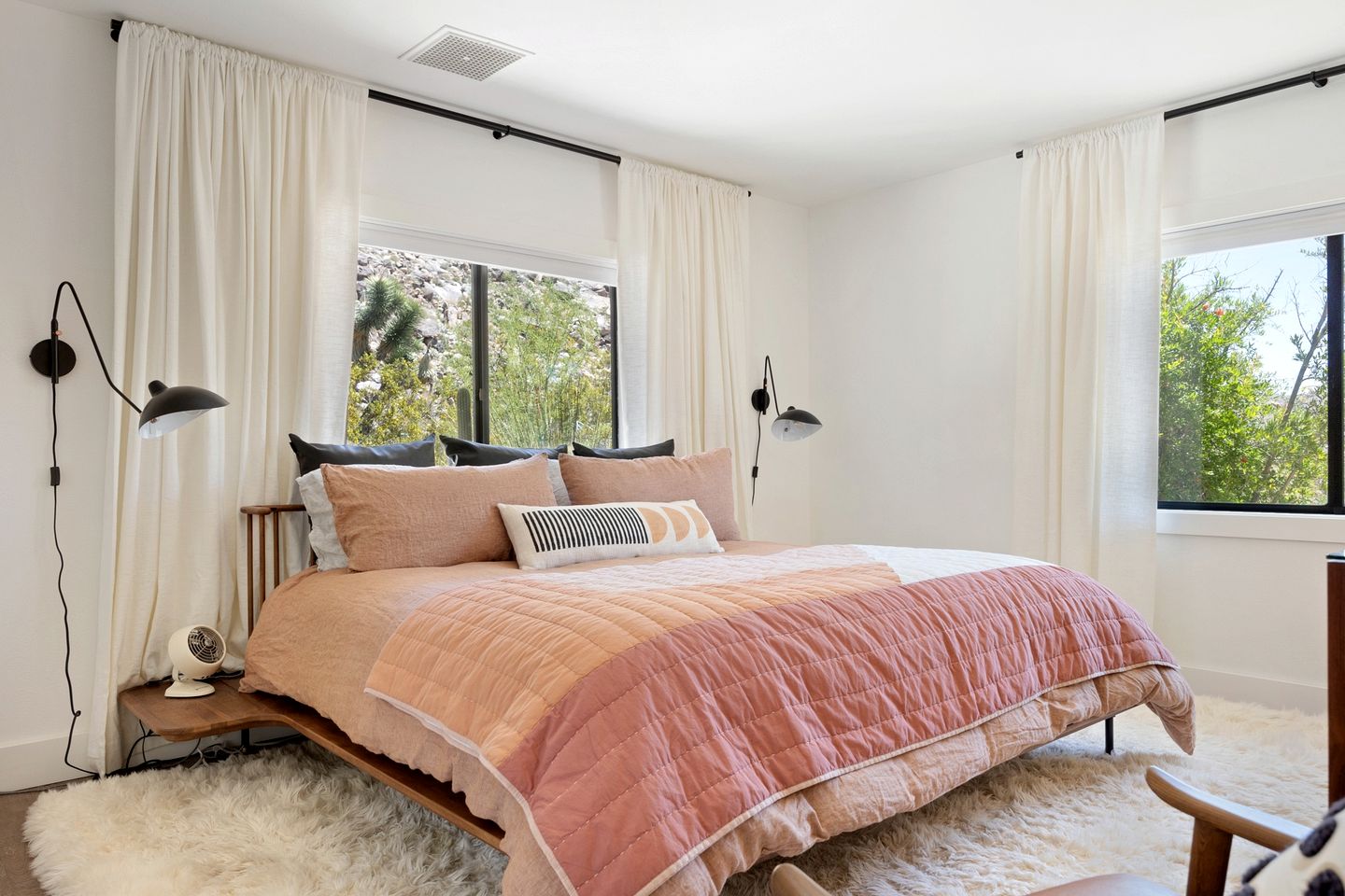 Incredible Vacation Rental with Hot-tub, Fire Pit and Great Sights in Joshua Tree, California