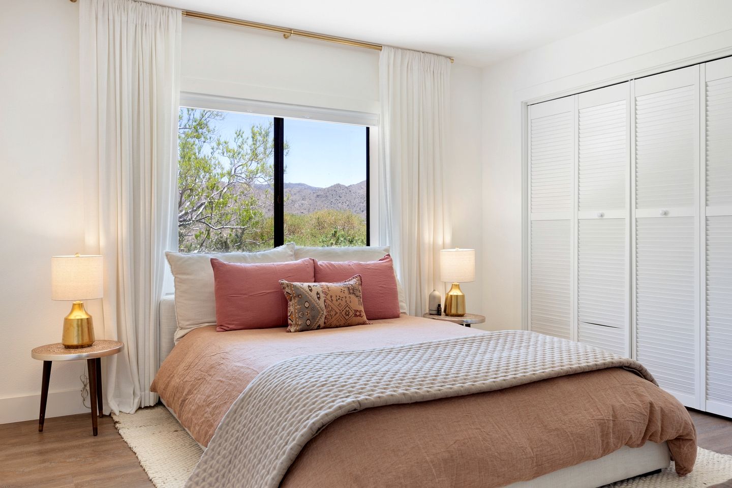 Incredible Vacation Rental with Hot-tub, Fire Pit and Great Sights in Joshua Tree, California