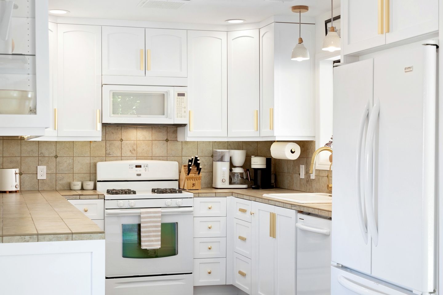Incredible Vacation Rental with Hot-tub, Fire Pit and Great Sights in Joshua Tree, California
