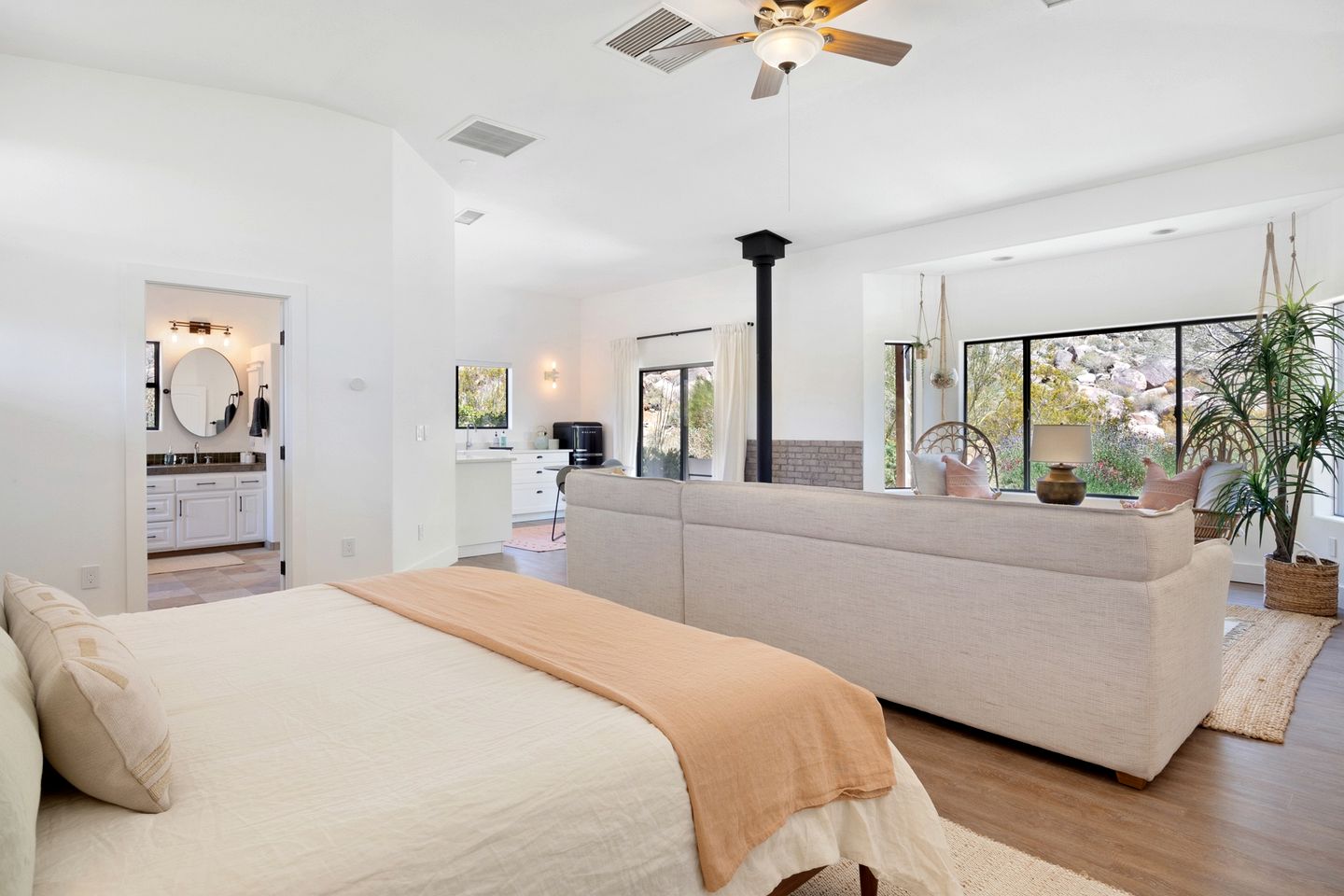 Incredible Vacation Rental with Hot-tub, Fire Pit and Great Sights in Joshua Tree, California