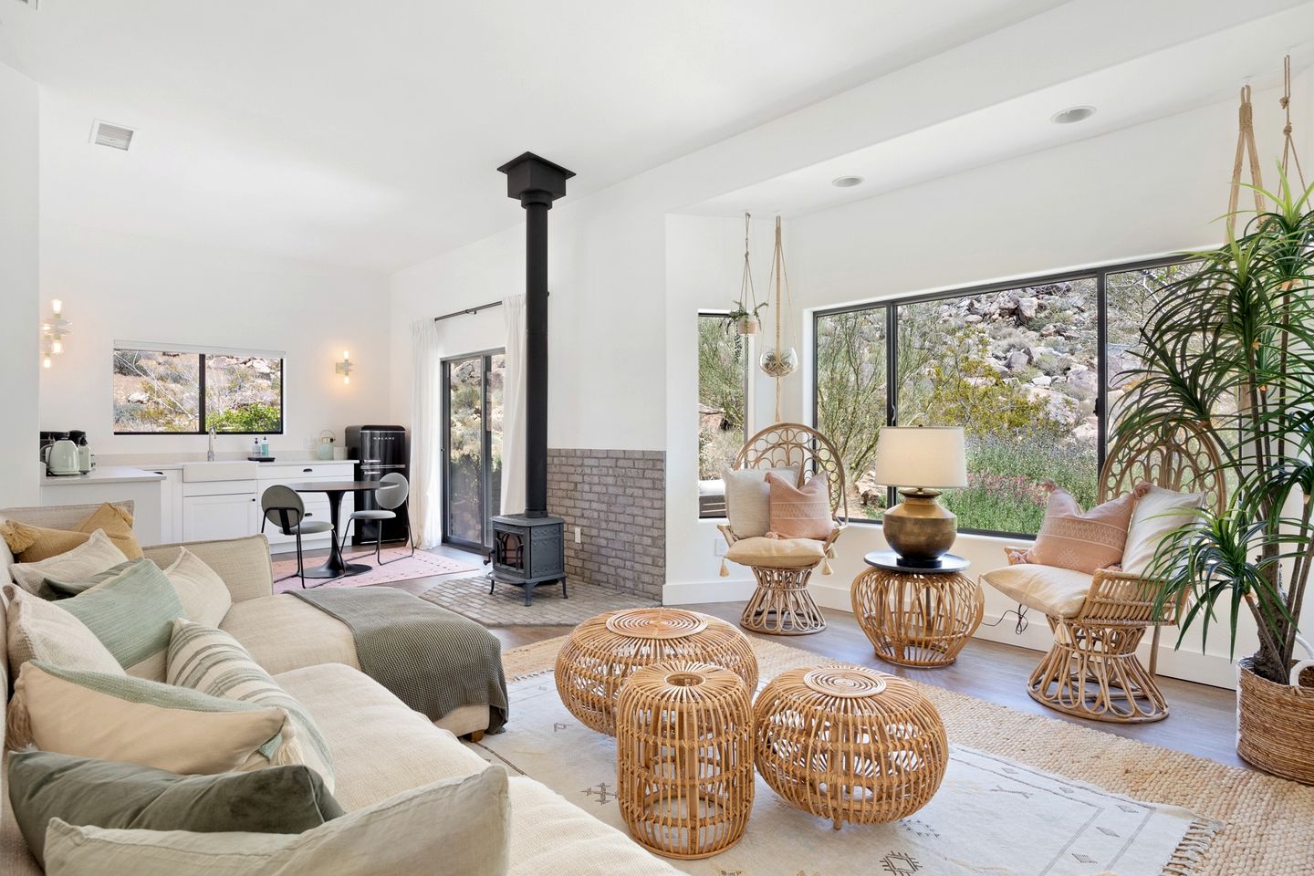 Incredible Vacation Rental with Hot-tub, Fire Pit and Great Sights in Joshua Tree, California