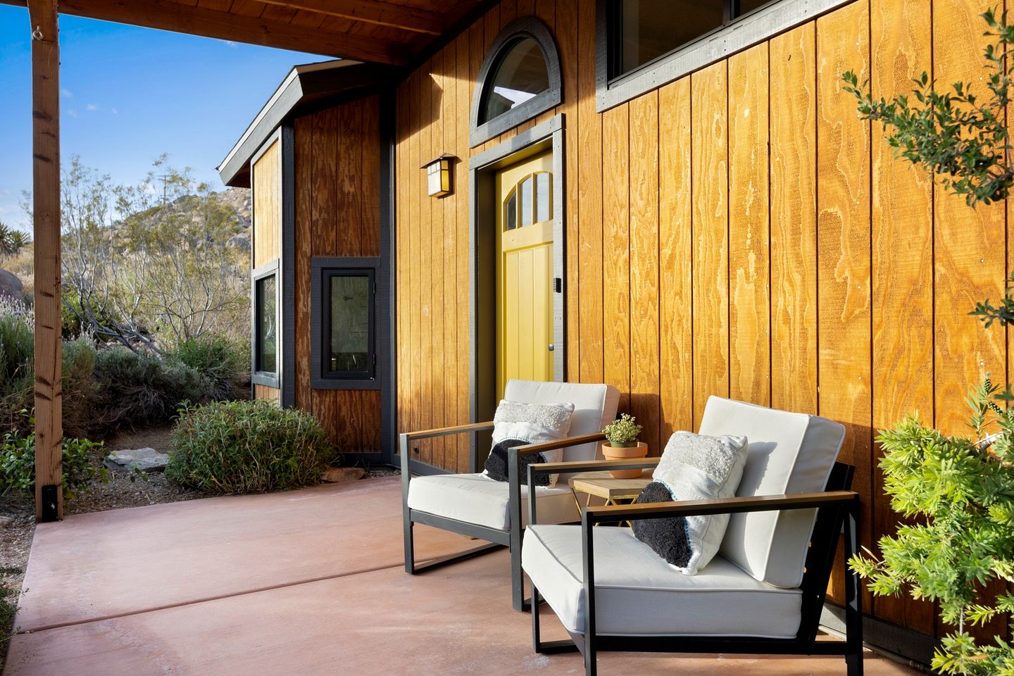 Incredible Vacation Rental with Hot-tub, Fire Pit and Great Sights in Joshua Tree, California