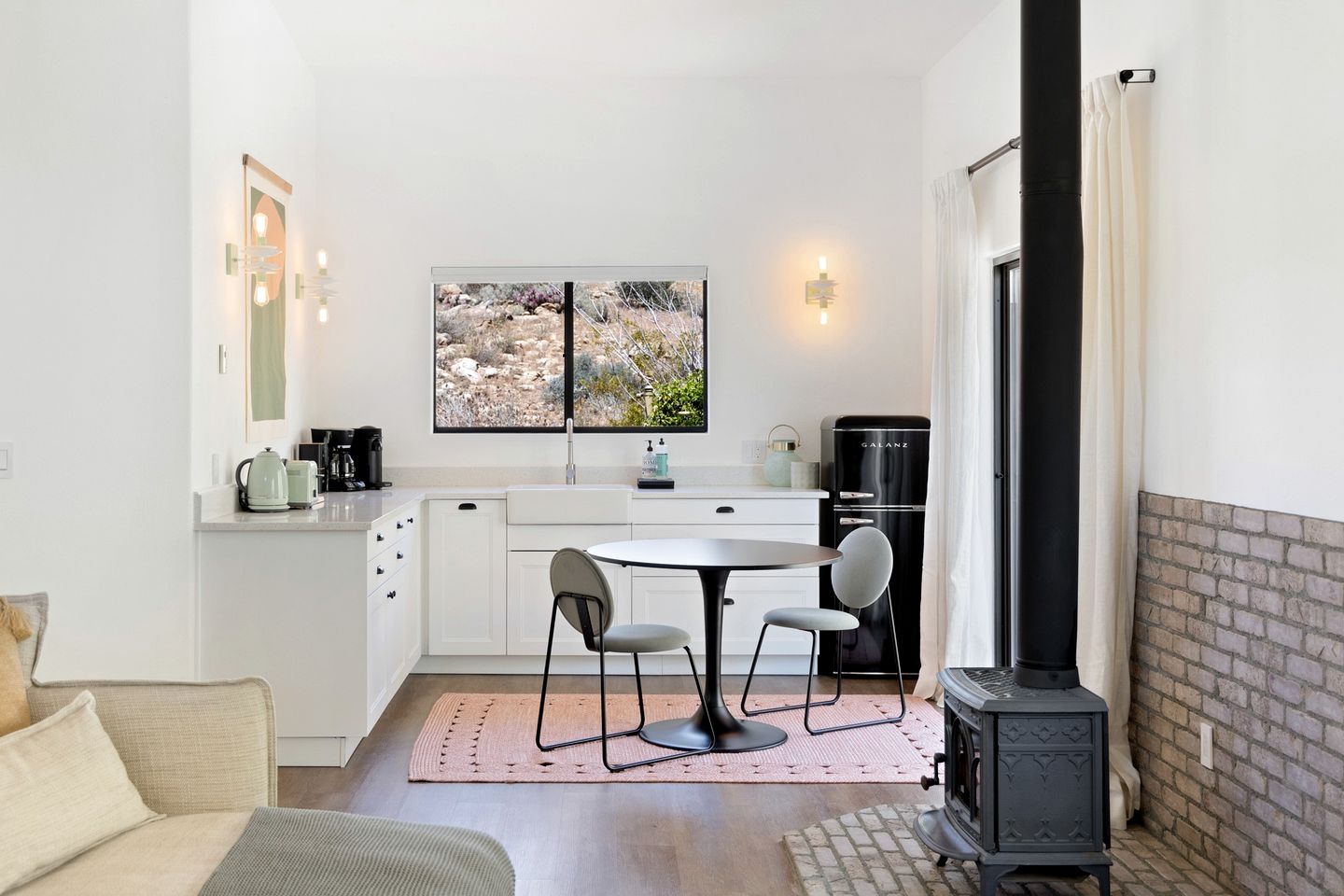 Incredible Vacation Rental with Hot-tub, Fire Pit and Great Sights in Joshua Tree, California
