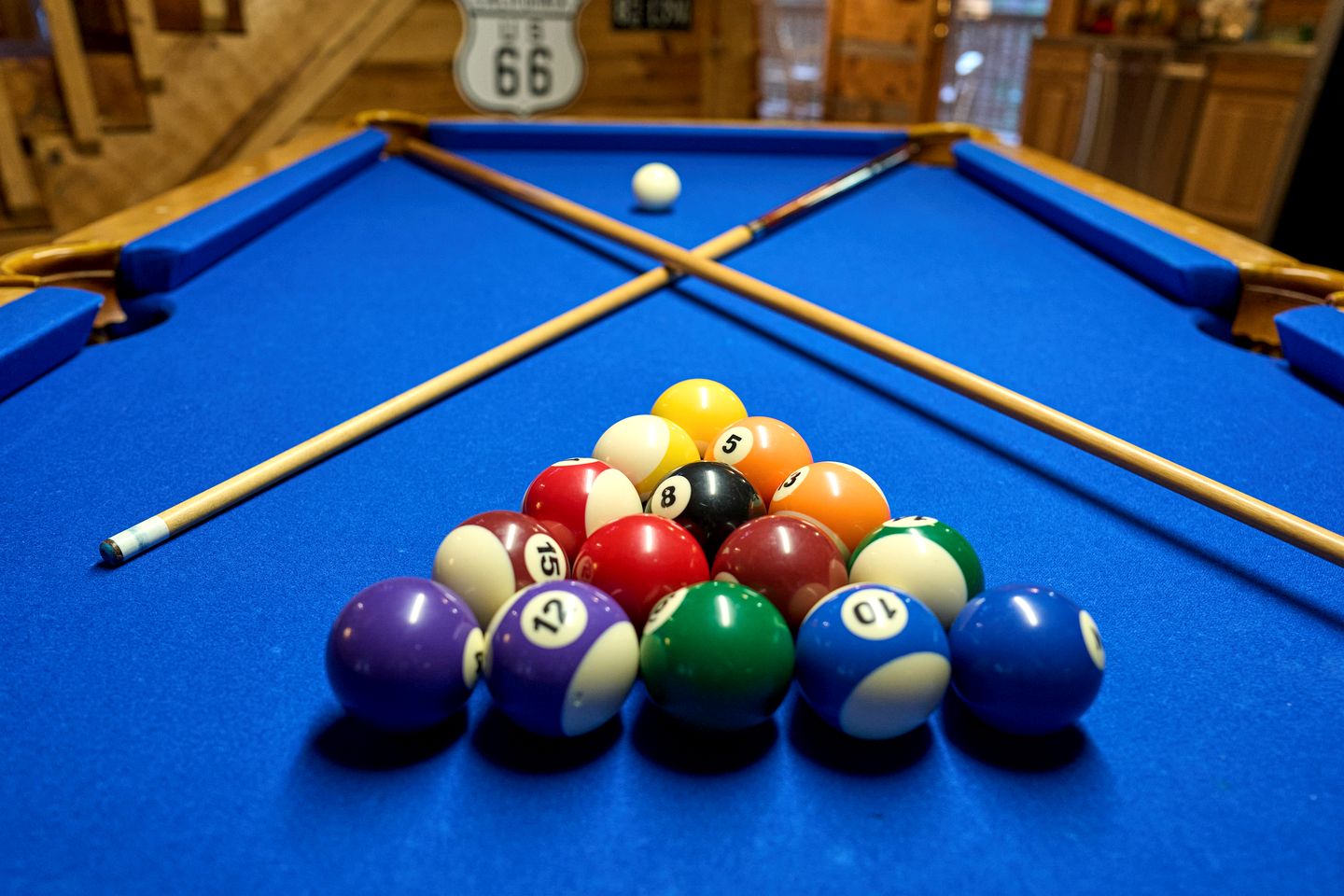 Cozy Cabin with Hot Tub and Pool Table in Pigeon Forge, Tennessee